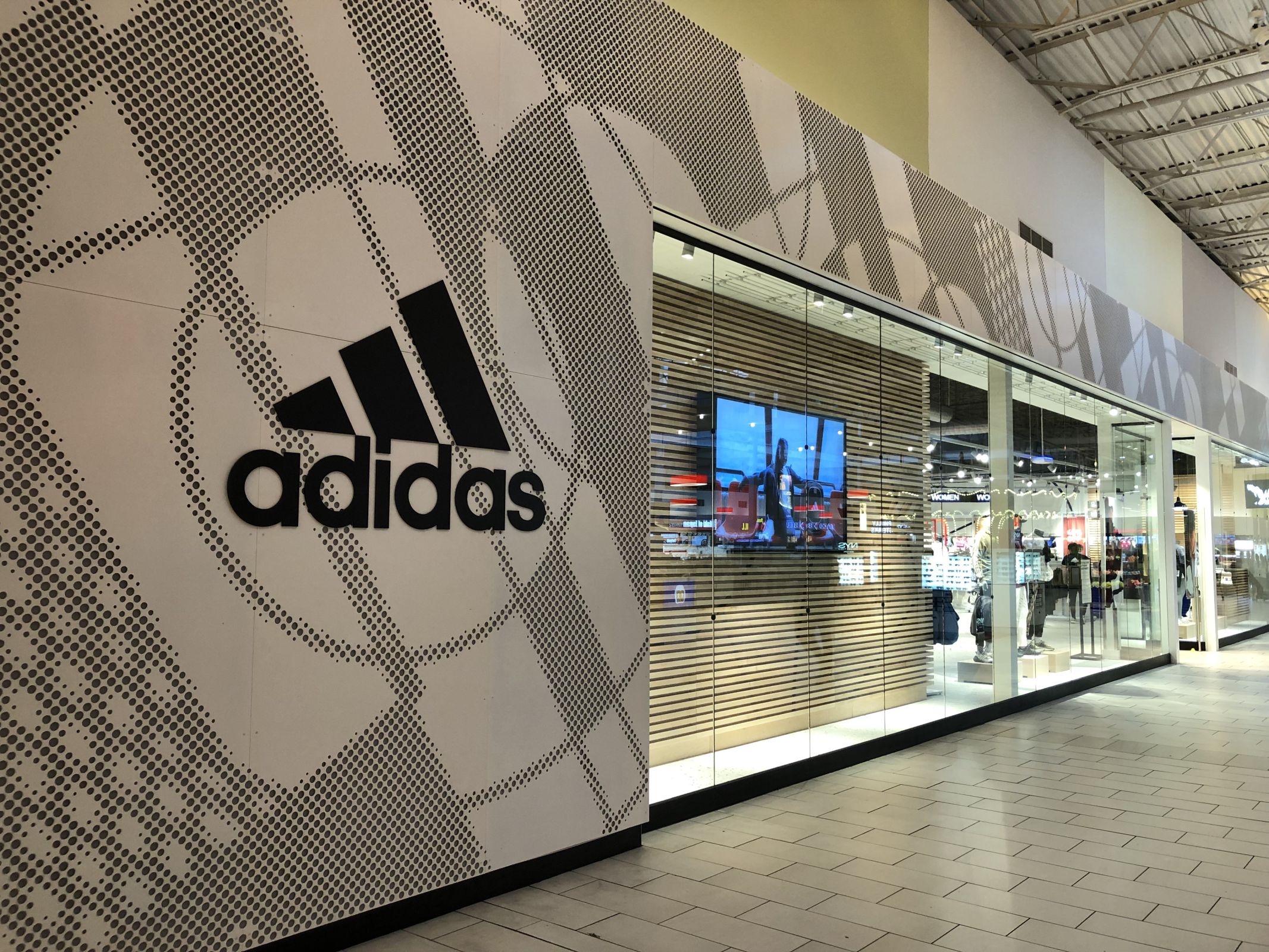 Adidas storefront, Grapevine Mills