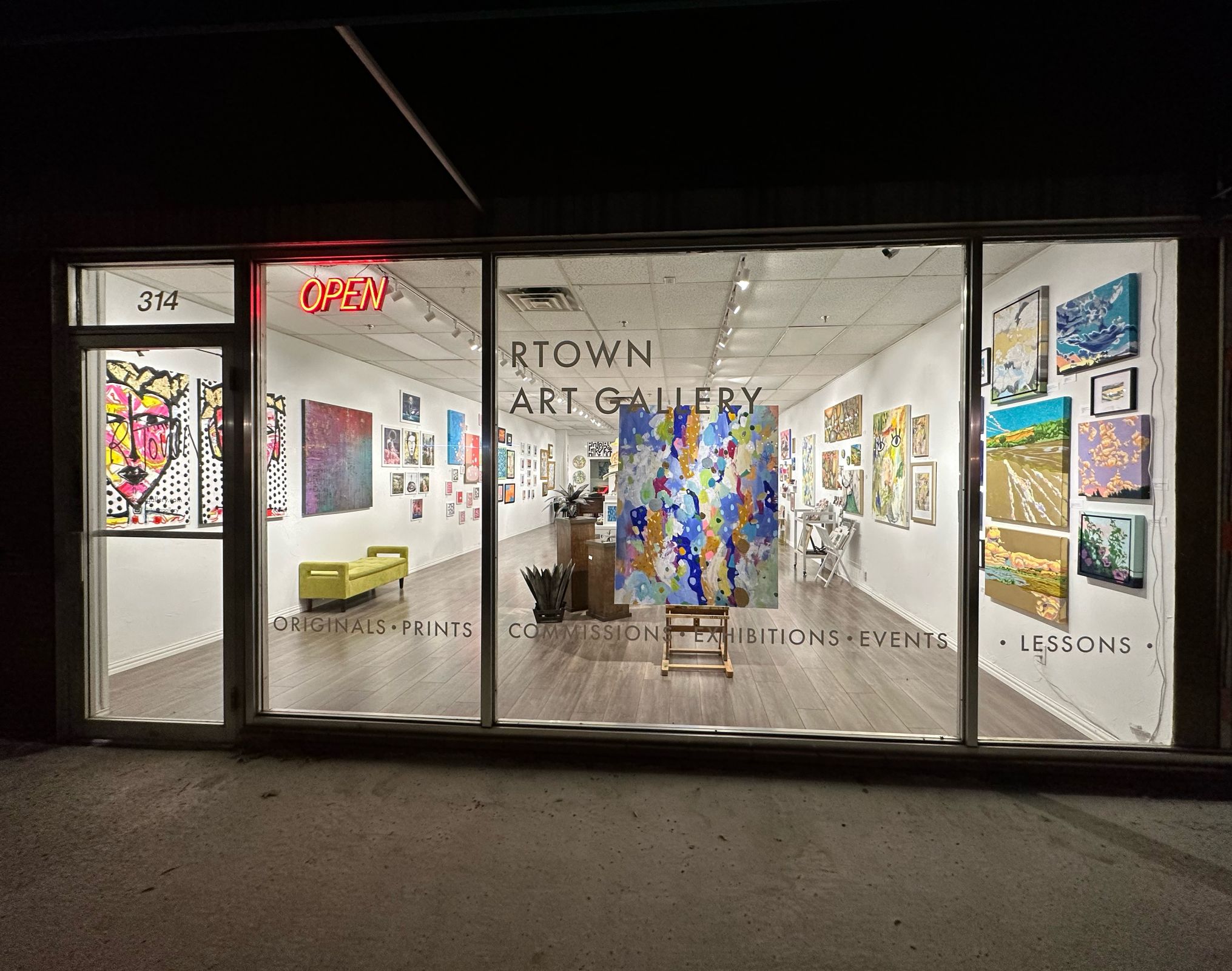 RTown%20Gallery%20Front